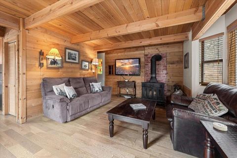 Photo of 605 Kean Way, Big Bear, CA 92314 (MLS # 219144431DA)