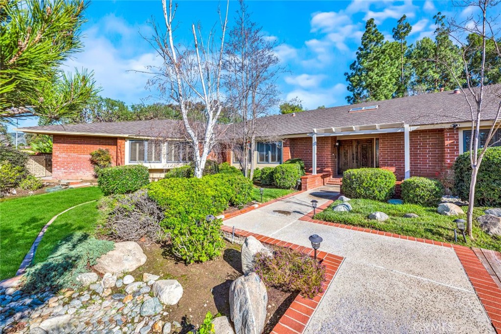 1559 N Mustang Avenue