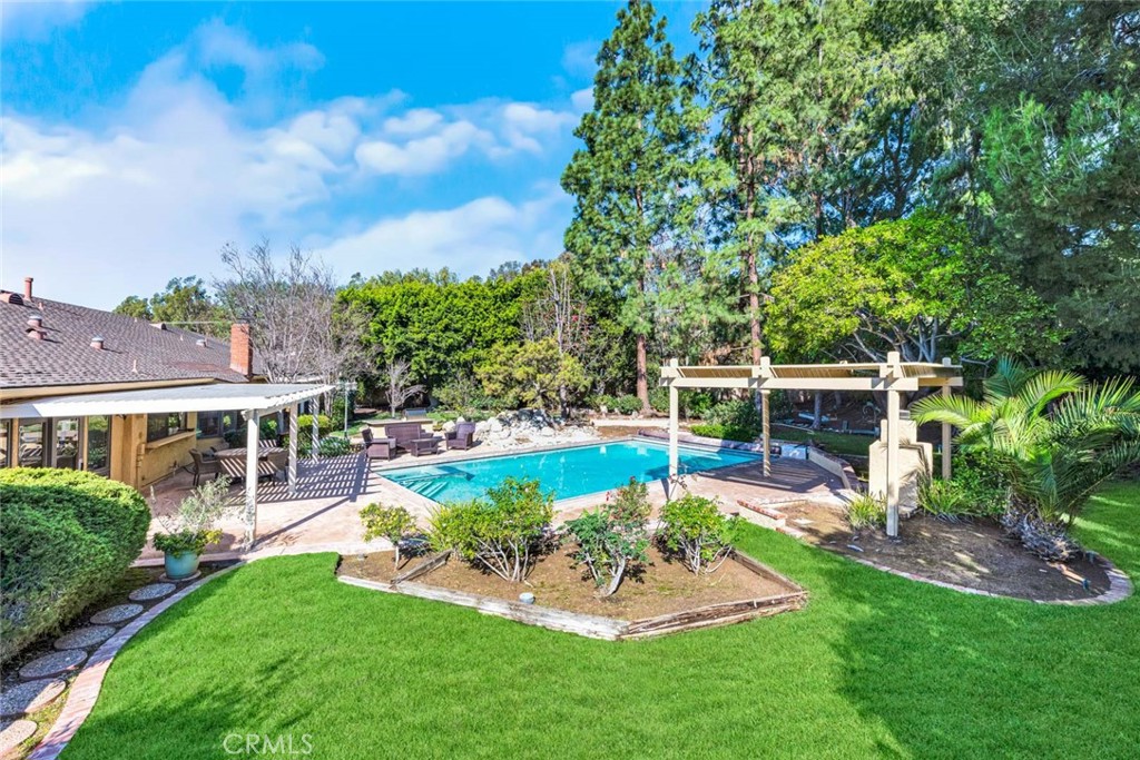 1559 N Mustang Avenue