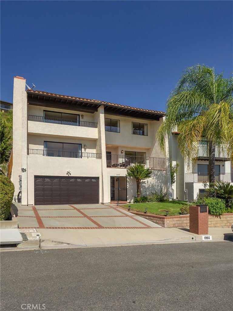 1350 E Tujunga Avenue