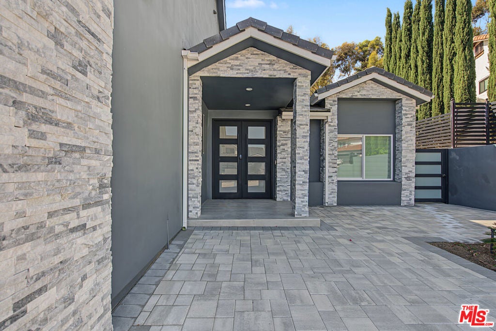 13039 Garris Avenue