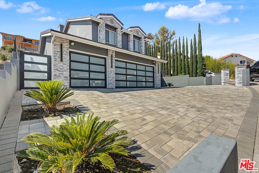 13039 Garris Avenue