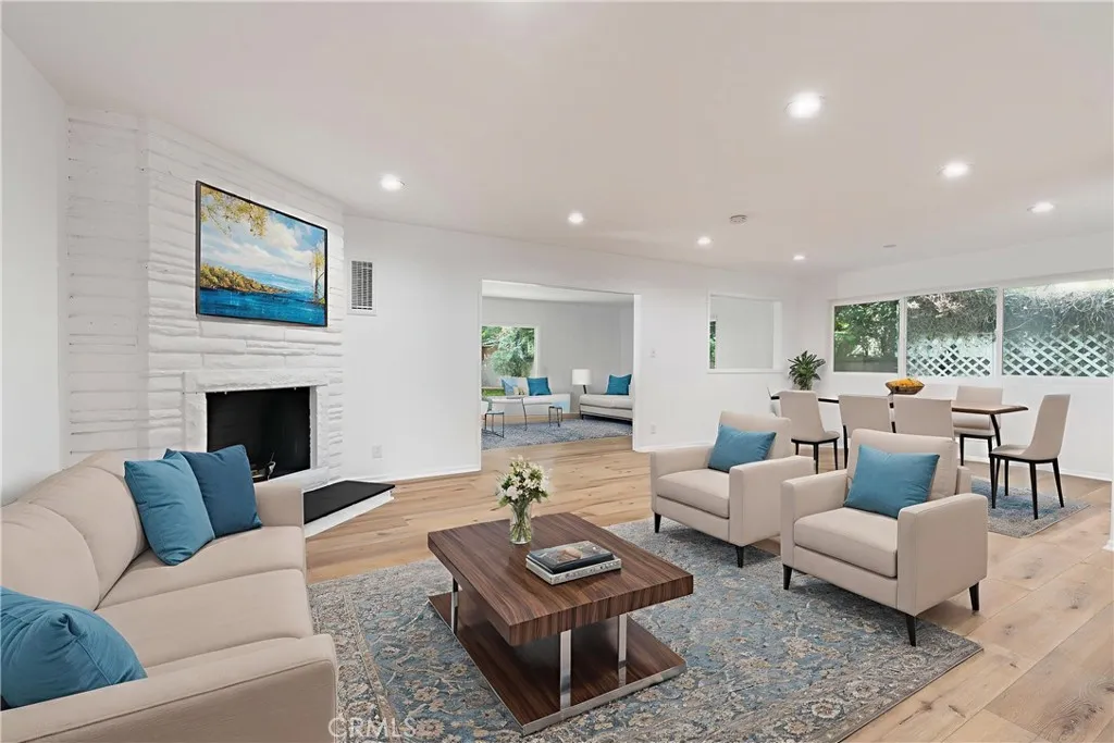 Van Nuys, California 91405, United States, 3 Bedrooms Bedrooms, ,2 BathroomsBathrooms,Residential,Active,226289