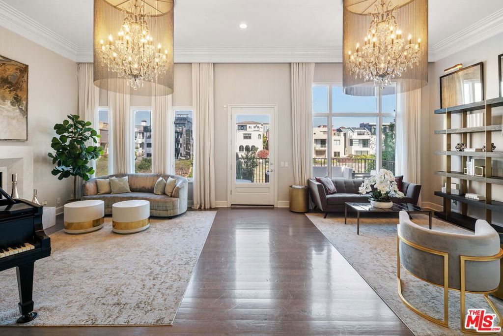 Photo of 5202 Pacific Avenue, Marina Del Rey, CA 90292 (MLS # 26673861)