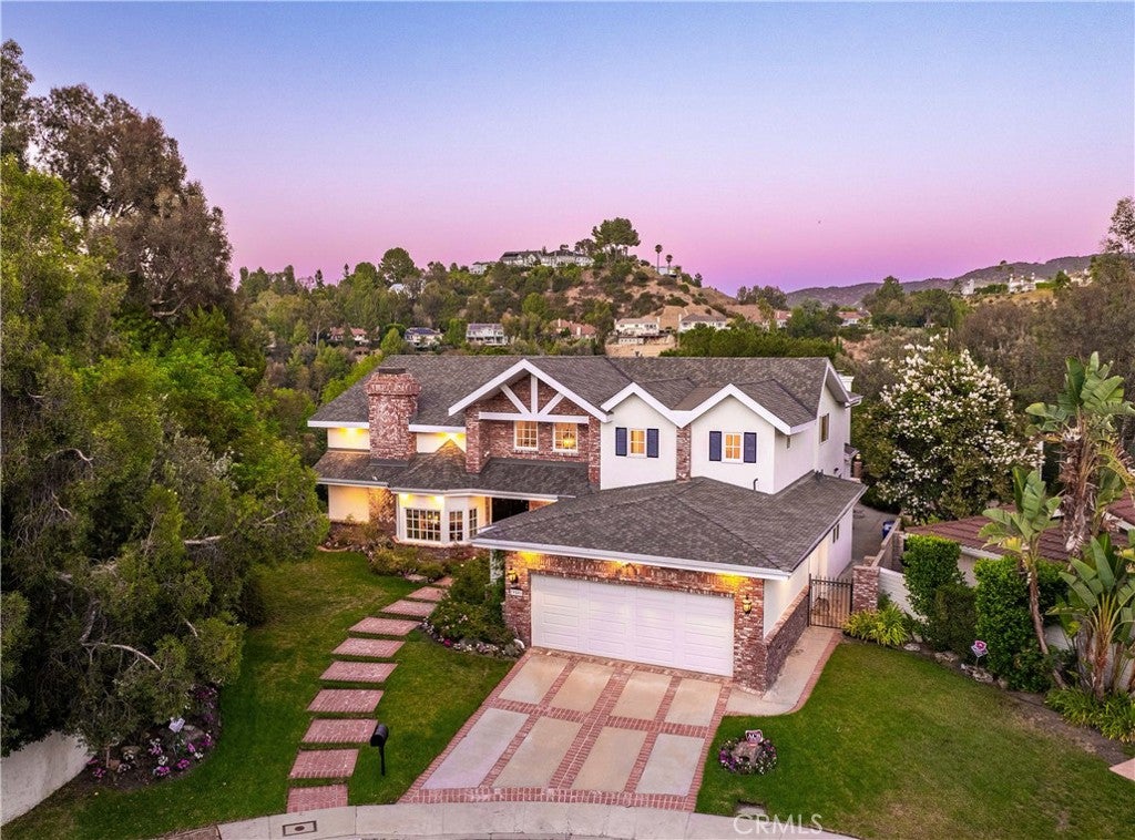 Photo of 19501 Weeburn Court, Tarzana, CA 91356 (MLS # SR26170454)