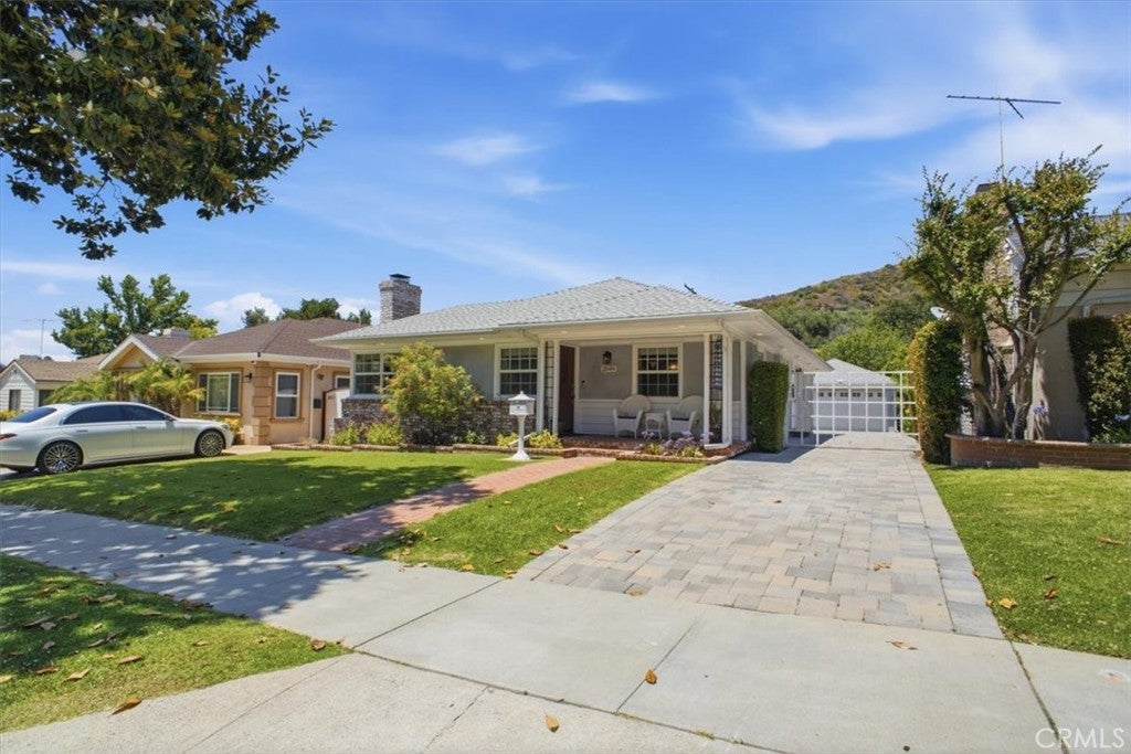 2049 E Glenoaks BLVD