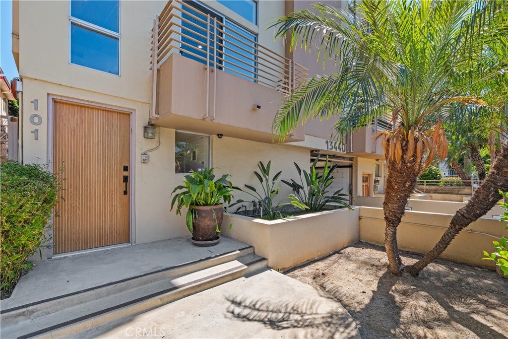 13440 Moorpark Street 101