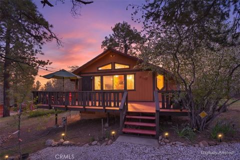 Photo of 843 Victoria Ln, Sugarloaf, CA 92386 (MLS # IG26079925)