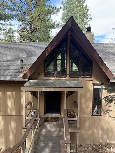 Photo of 27334 Pinewood Drive, Lake Arrowhead, CA 92352 (MLS # IG26072280)