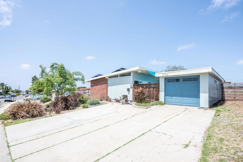 1002 Cuyamaca Ave