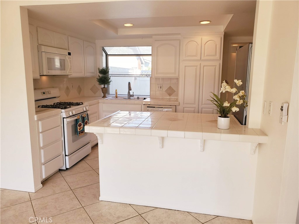 Acacia Knolls (AK) - Residential Lease