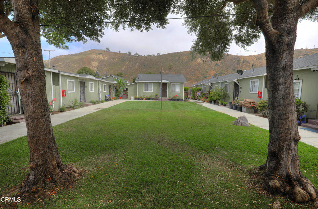 852 N Ventura Avenue