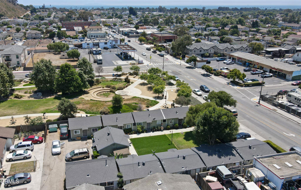852 N Ventura Avenue
