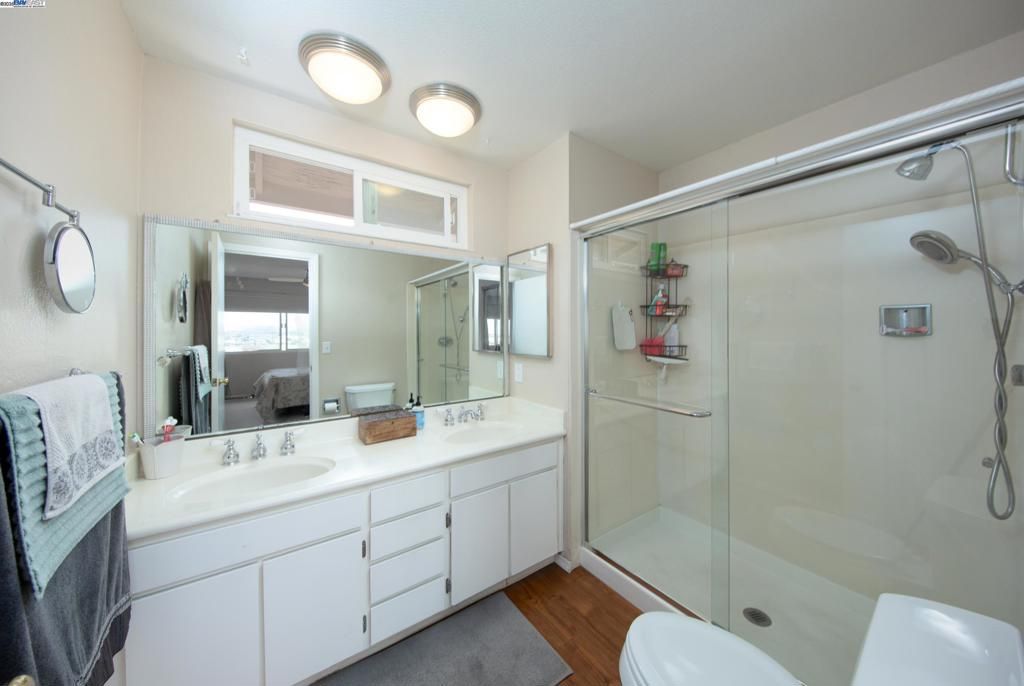 listing image 130729400701377101896