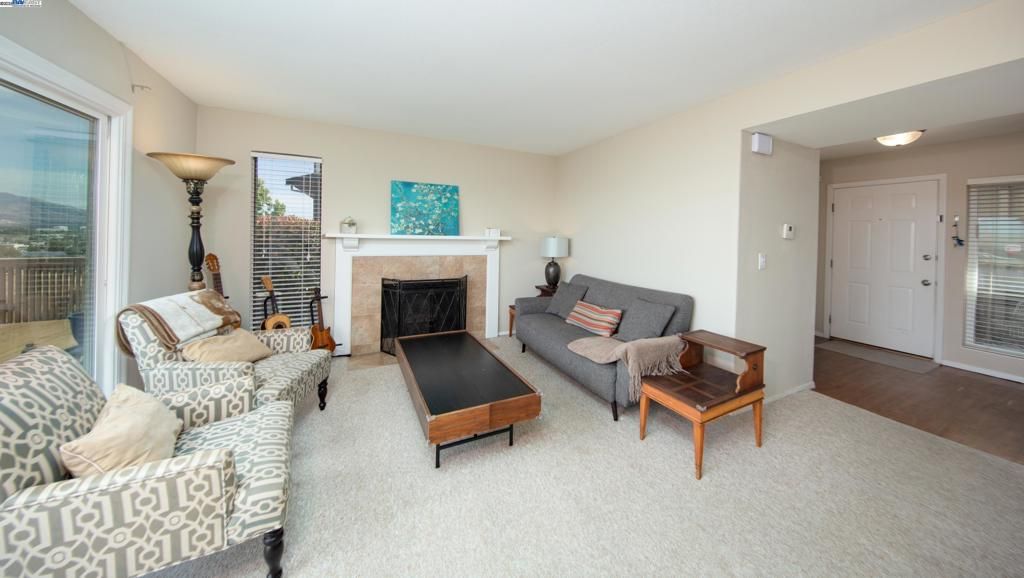 listing image 130724353069486169358