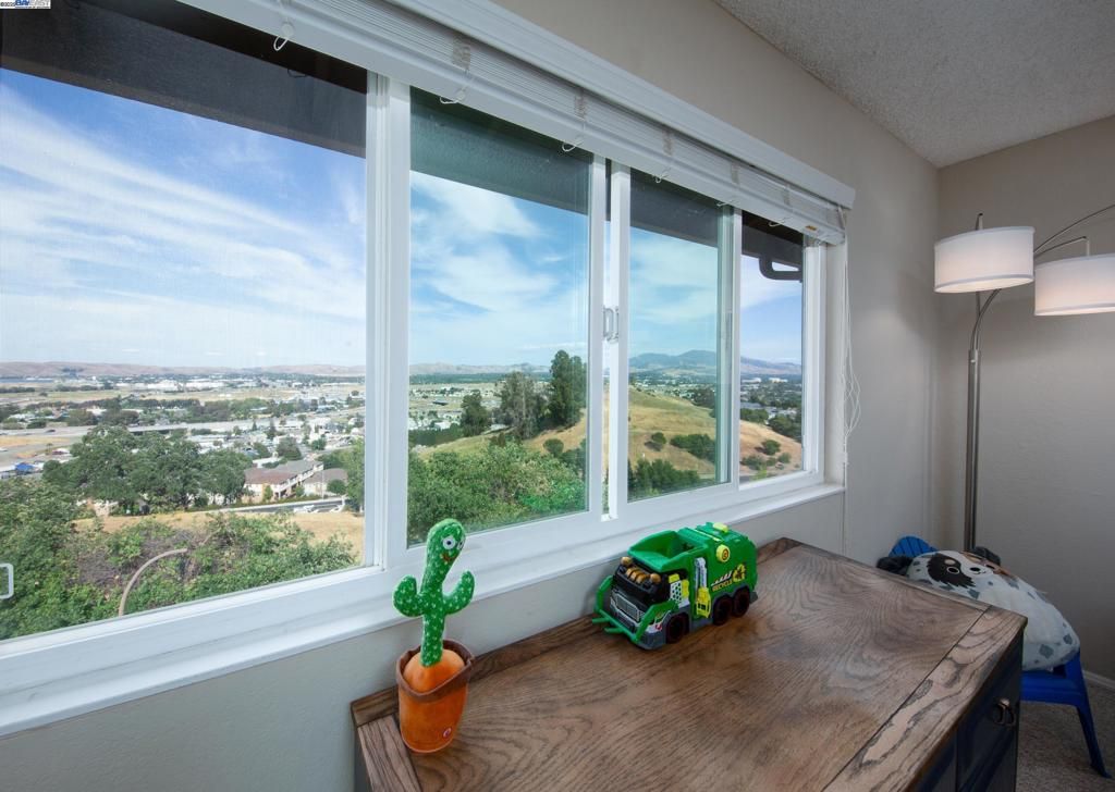 listing image 130729132537274651065