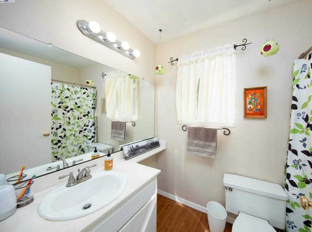 listing image 130727557563467875463