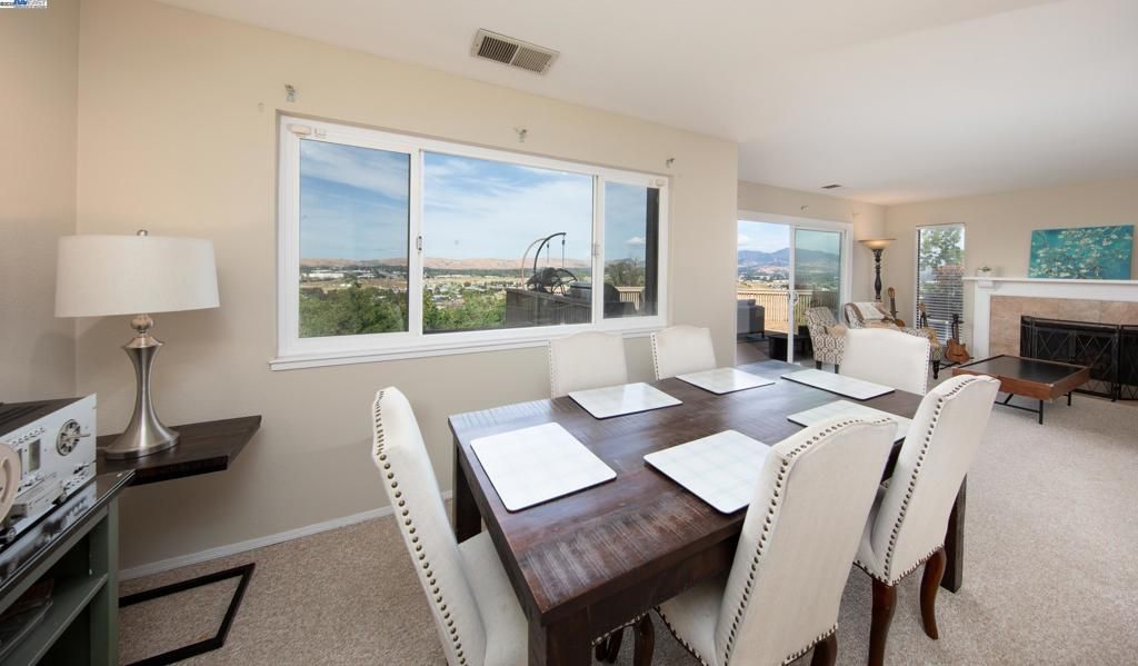 listing image 130728566870591890411