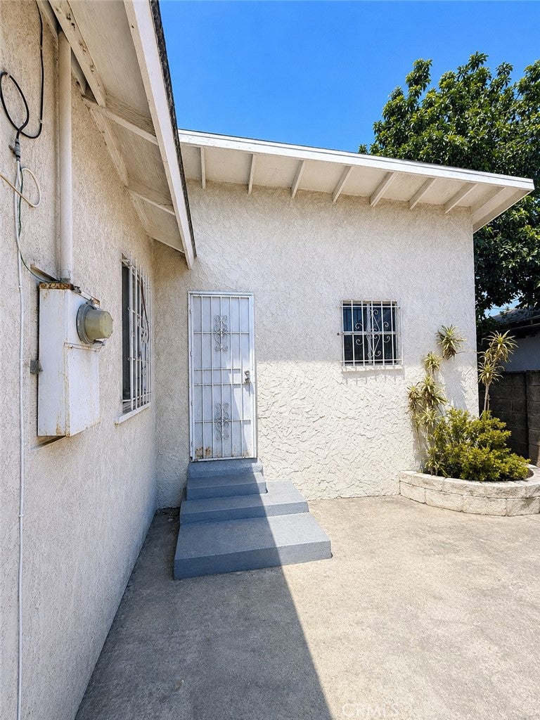 1617 W 58th