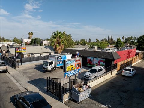 Photo of 2625 Niles Street, Bakersfield, CA 93306 (MLS # SR25214143)