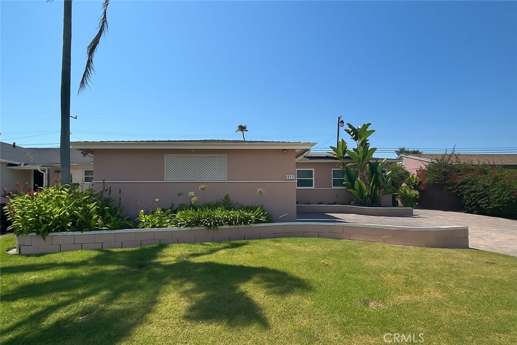 Stylish & Move-In Ready in Gardena! Beautifully maintained 3-bedroom, 2-bath home with bright, open living areas and a well-appointed kitchen offering ample storage and counter space. Spacious bedrooms provide comfort, while the private backyard is ideal for entertaining or relaxing. Conveniently located near Mas Fukai Park, Rowley Park, and the scenic Gardena Willows Preserve. Close to Purche Elementary, Peary Middle, Gardena High, Junípero Serra High, and El Camino College. Shopping and dining options abound at Normandie Plaza, Gateway Center, and nearby Del Amo Mall. Easy access to Harbor Gateway Transit Center, 405, 105, 110, and 91 freeways, plus Gardena Mayme Dear and Satow Libraries.