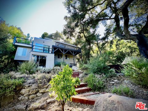 Photo of 19562 Cave Way, Topanga, CA 90290 (MLS # 26635457)