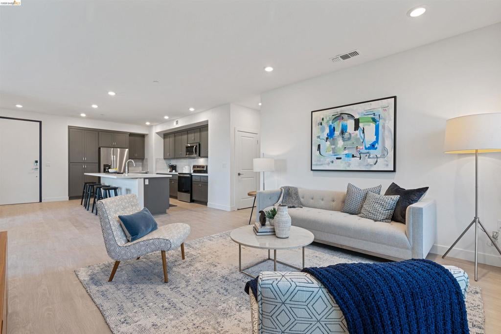 500 Somi CT Ct 301, Hayward CA 94544
