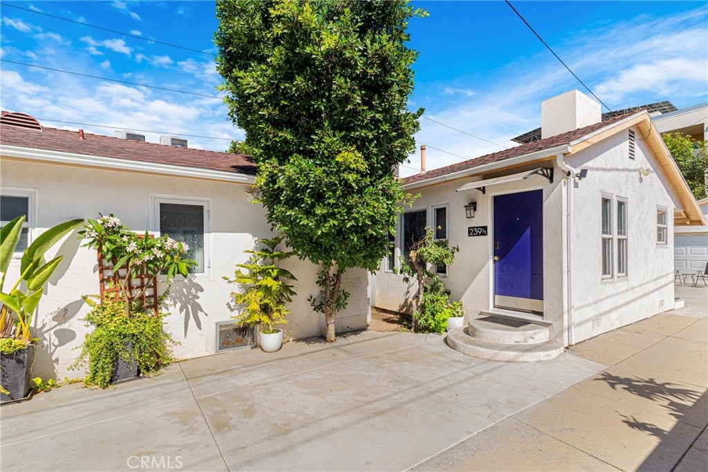 239 W Hillcrest