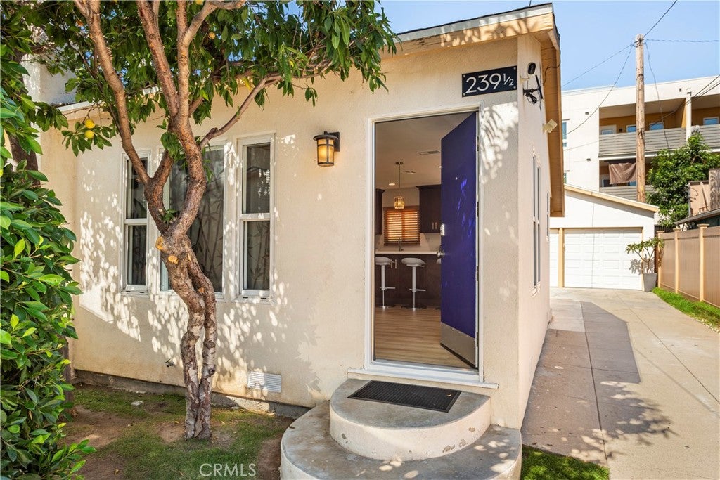239 W Hillcrest