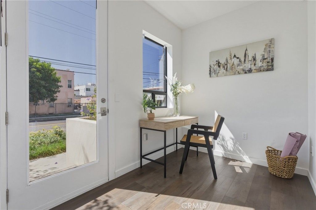 Photo of 1301 Tamarind Avenue, Hollywood, CA 90028 (MLS # SR26060220)