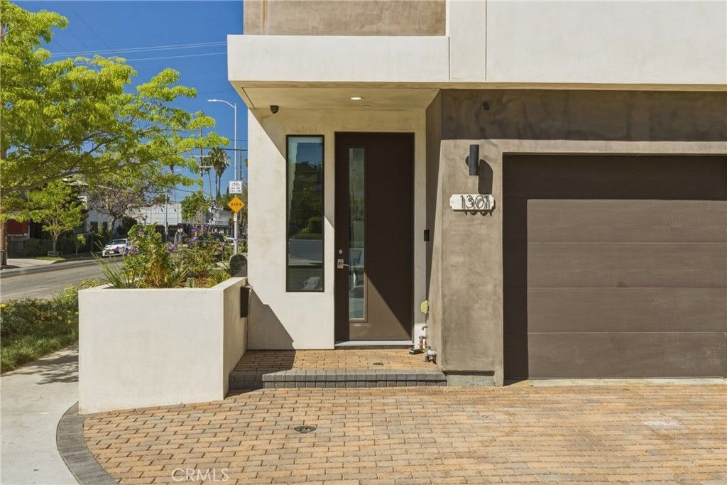 Photo of 1301 Tamarind Avenue, Hollywood, CA 90028 (MLS # SR26060220)