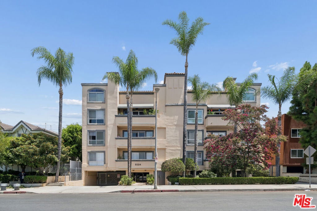 5224 Zelzah Avenue