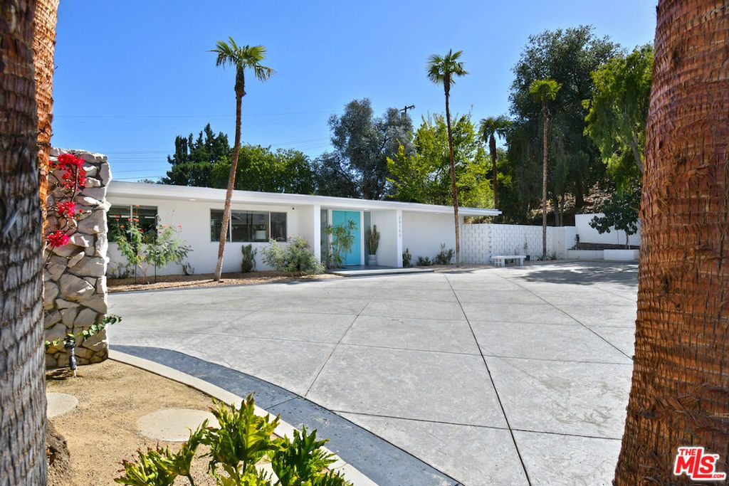 Photo of 20150 Delita Drive, Woodland Hills, CA 91364 (MLS # 26672231)