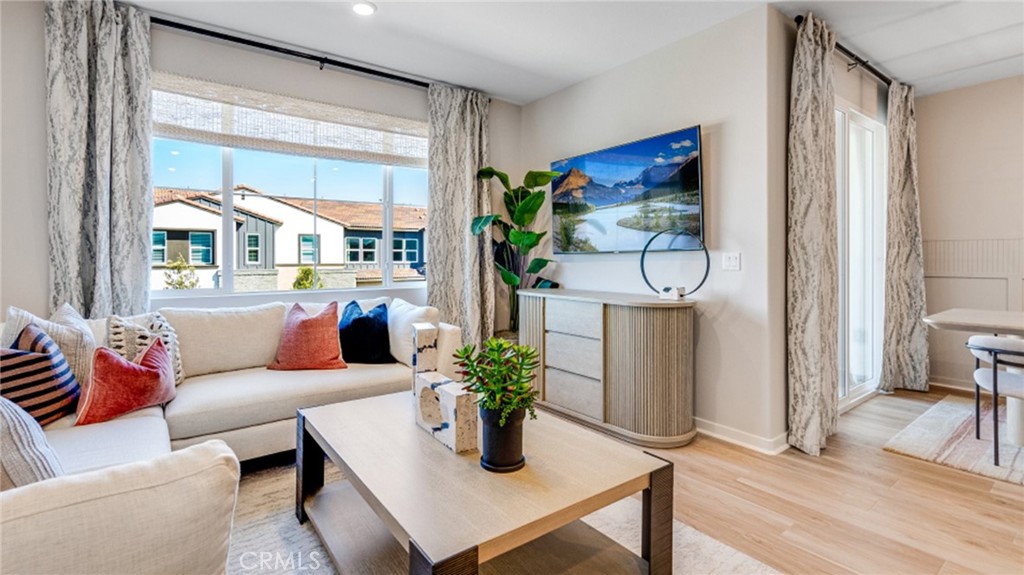 2707 E Amberley Privado