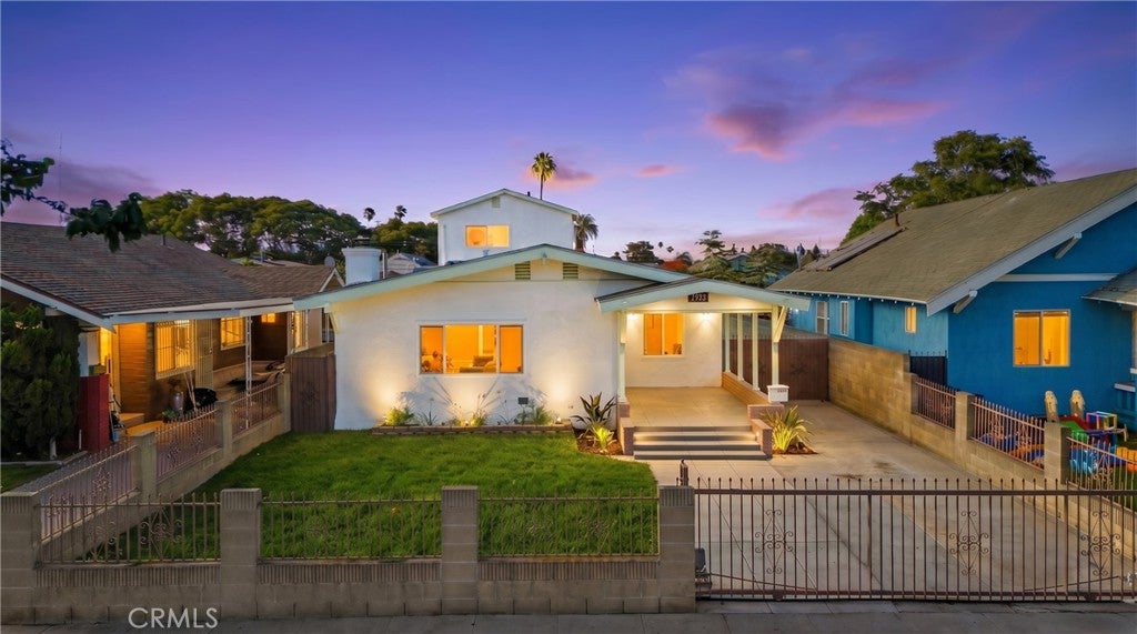 1933 W 43rd Place