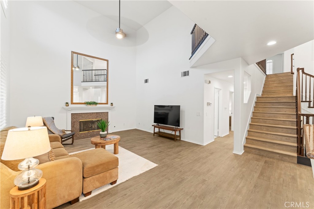 Vista Los Posas - Residential