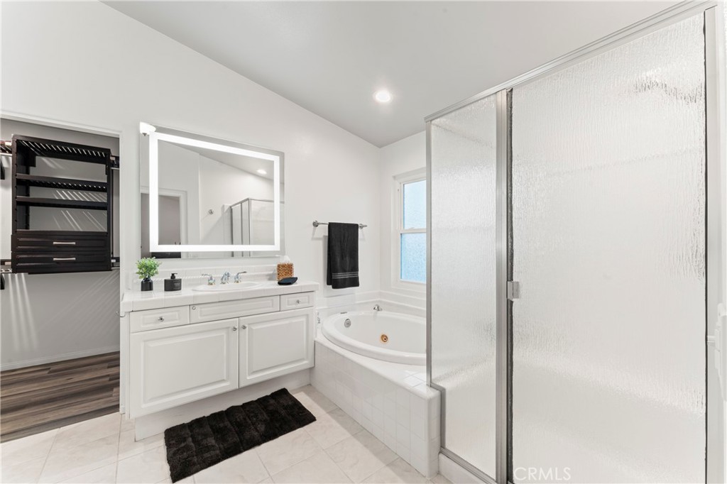 Vista Los Posas - Residential