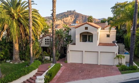 Photo of 24142 Park Riviera, Calabasas, CA 91302 (MLS # SR26085365)