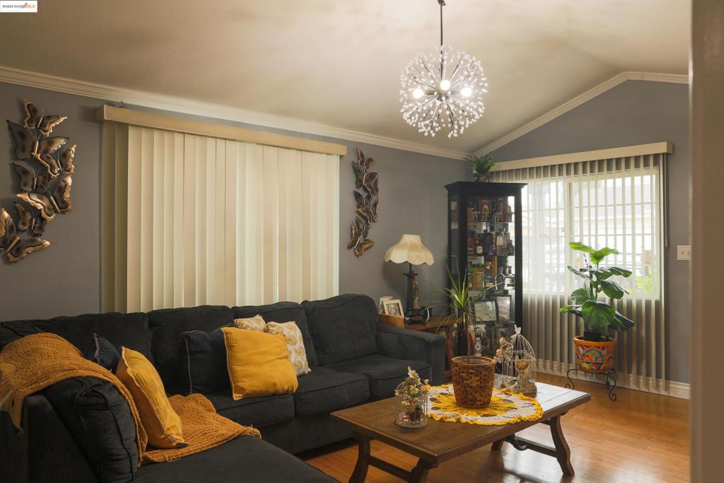 MISSION FOOTHILL - Residential