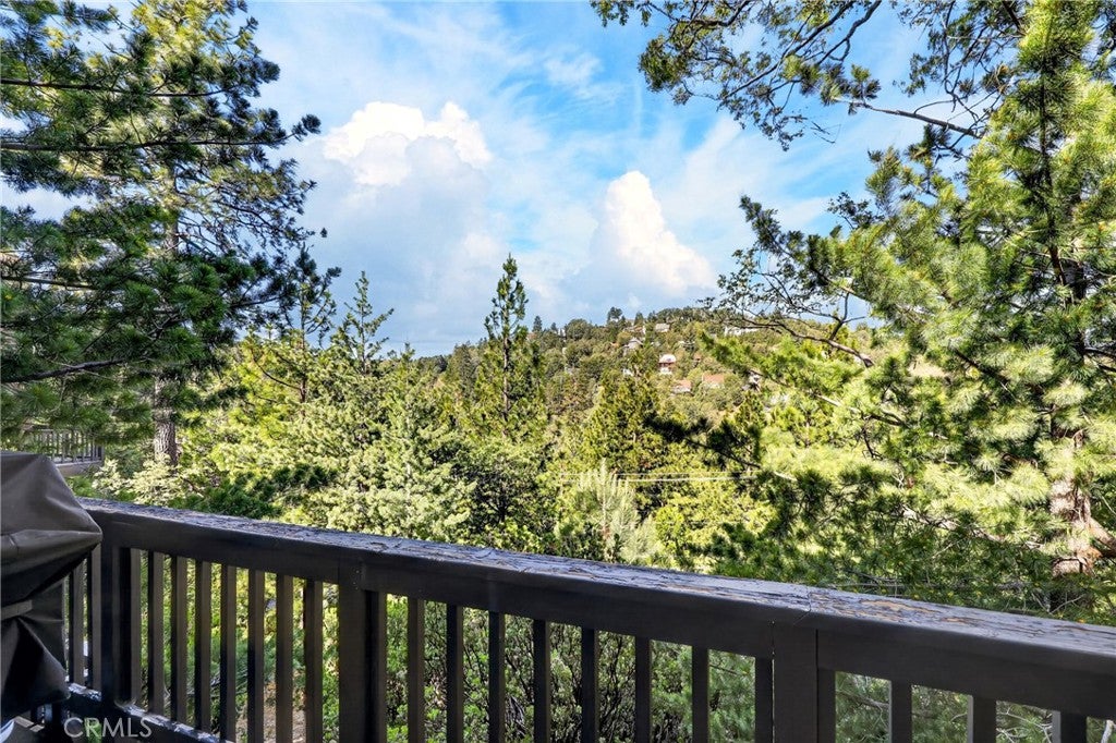 Photo 1 of 31 — 1341 Calgary Drive, Lake Arrowhead, CA 92352