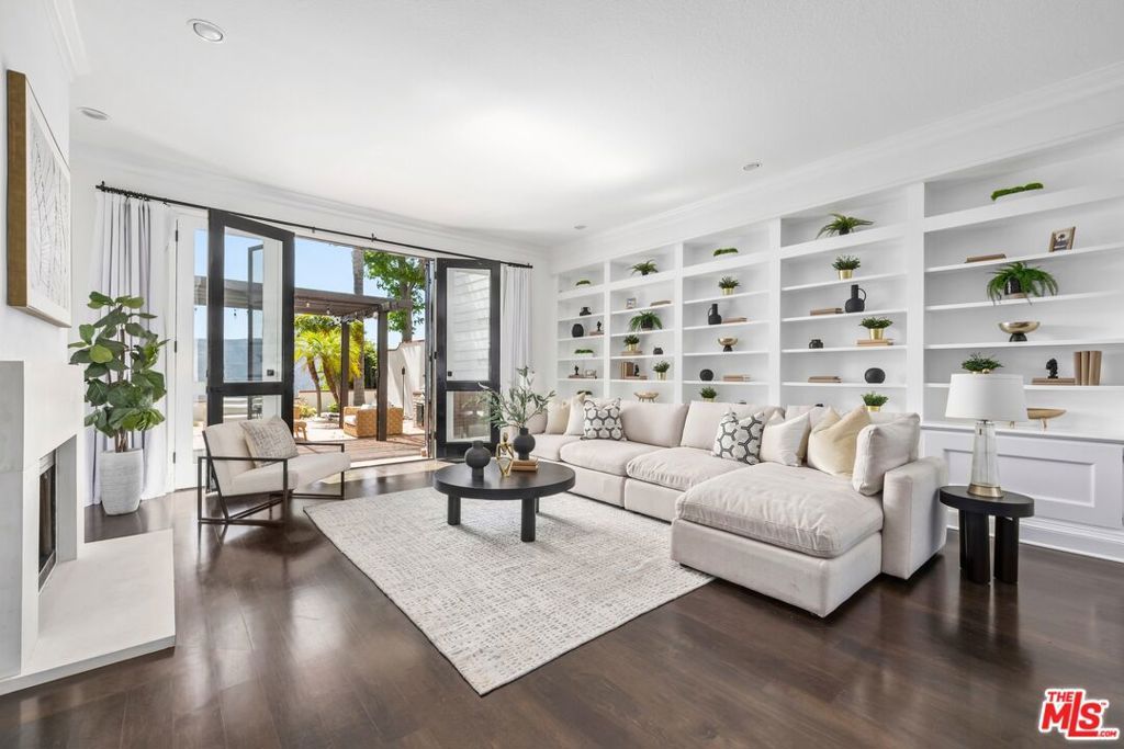 Photo of 2241 Canyonback Road, Los Angeles, CA 90049 (MLS # 25580791)
