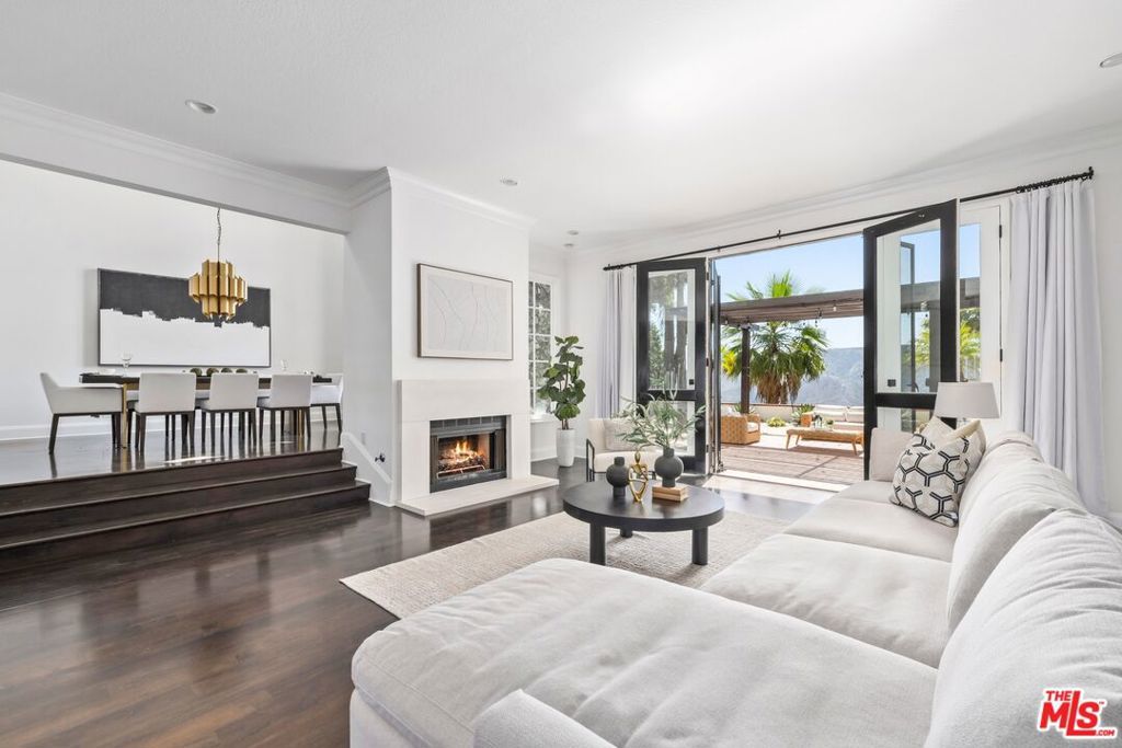 Photo of 2241 Canyonback Road, Los Angeles, CA 90049 (MLS # 25580791)