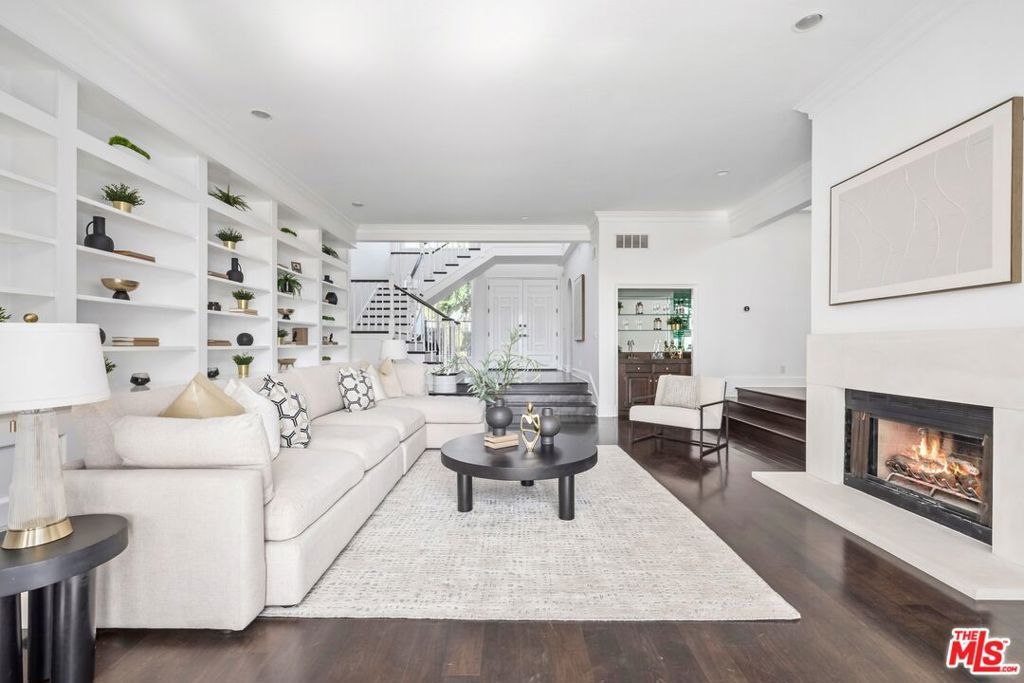 Photo of 2241 Canyonback Road, Los Angeles, CA 90049 (MLS # 25580791)