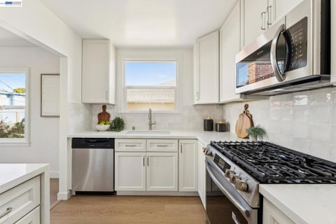 Tiny photo for 3039 Kansas St St, Oakland, CA 94602 (MLS # 41151571)