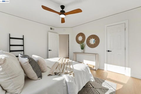 Tiny photo for 3039 Kansas St St, Oakland, CA 94602 (MLS # 41151571)