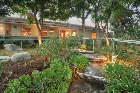 Photo of 11129 White Oak Ave, Granada Hills, CA 91344 (MLS # SR25274737)