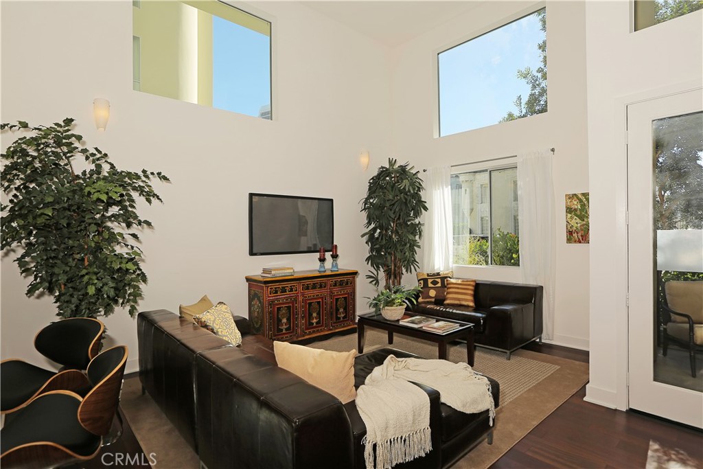 600 S Ridgeley Drive 113