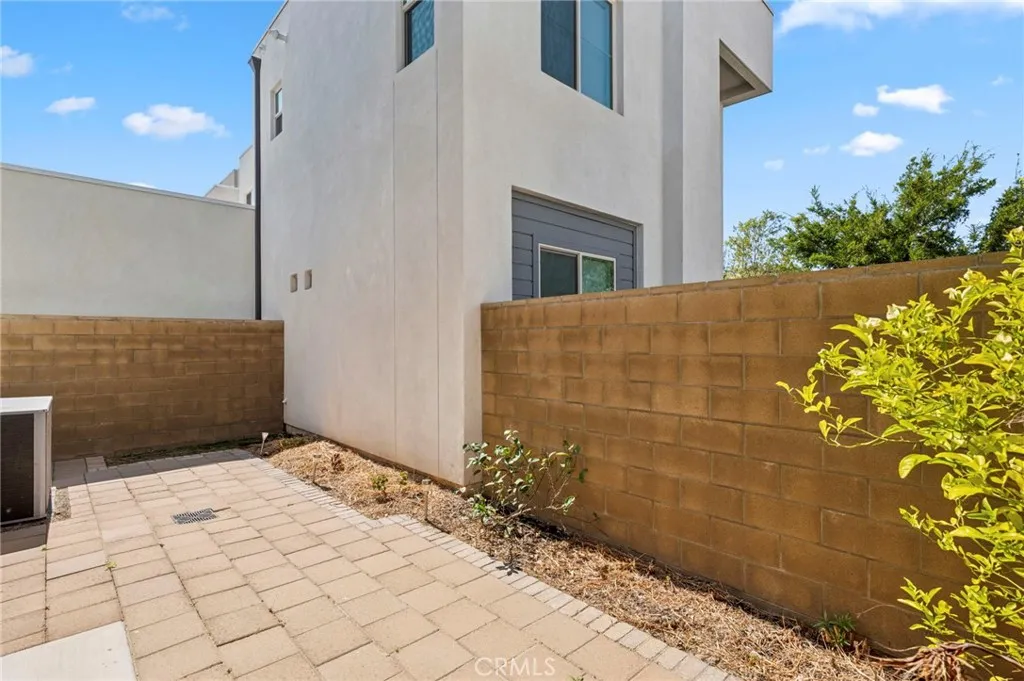 Irvine, California 92618, United States, 3 Bedrooms Bedrooms, ,3 BathroomsBathrooms,Residential,Active,198299