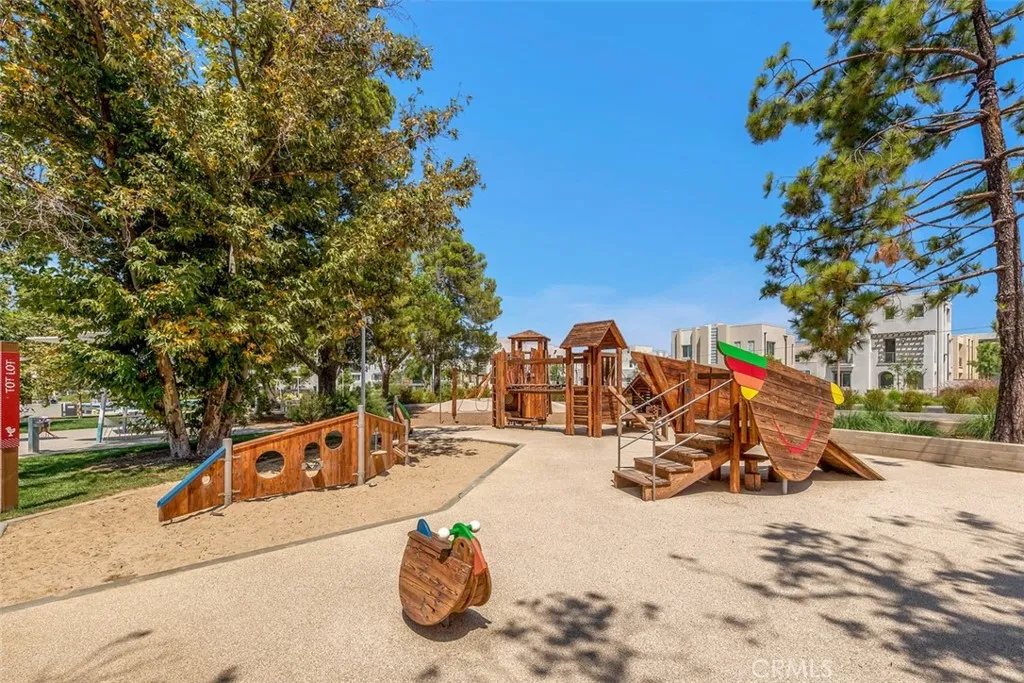 Irvine, California 92618, United States, 3 Bedrooms Bedrooms, ,3 BathroomsBathrooms,Residential,Active,198299