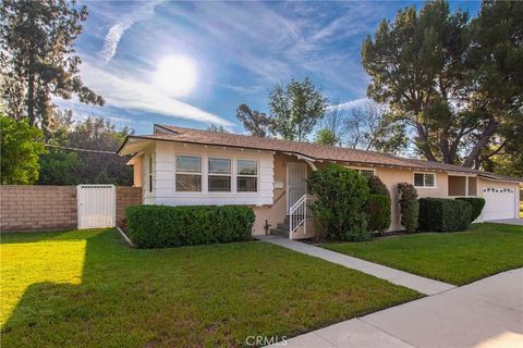 Photo of 10826 Blucher Ave, Granada Hills, CA 91344 (MLS # SR26066636)